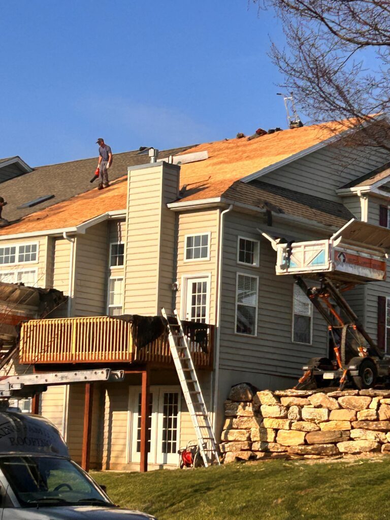 Worker standing unrestrained on roof deck